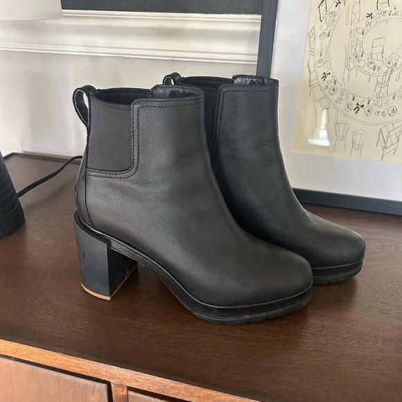 Sorel boots - Picture 2 of 5